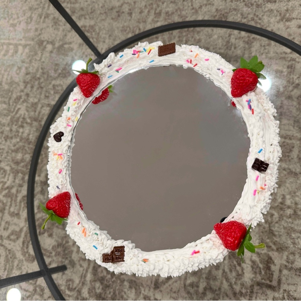 Fake cake mirror tray